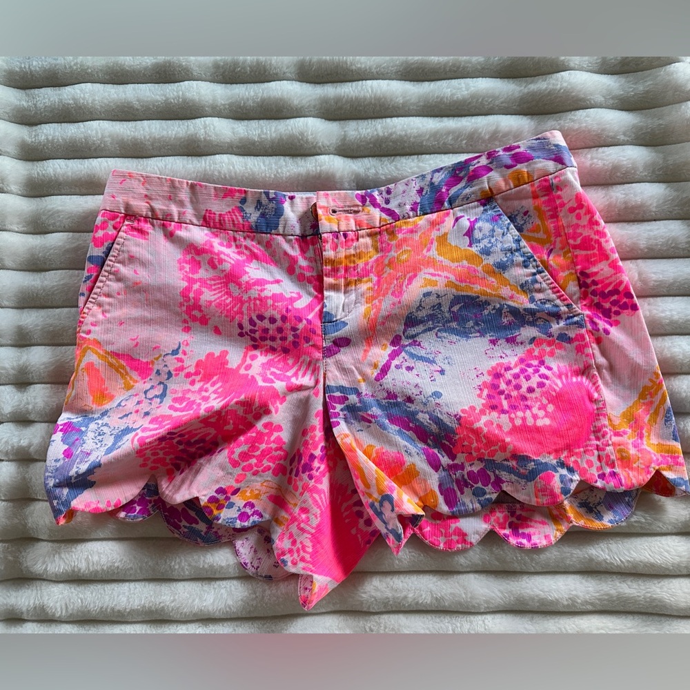 Lilly Pulitzer neon scollop shorts